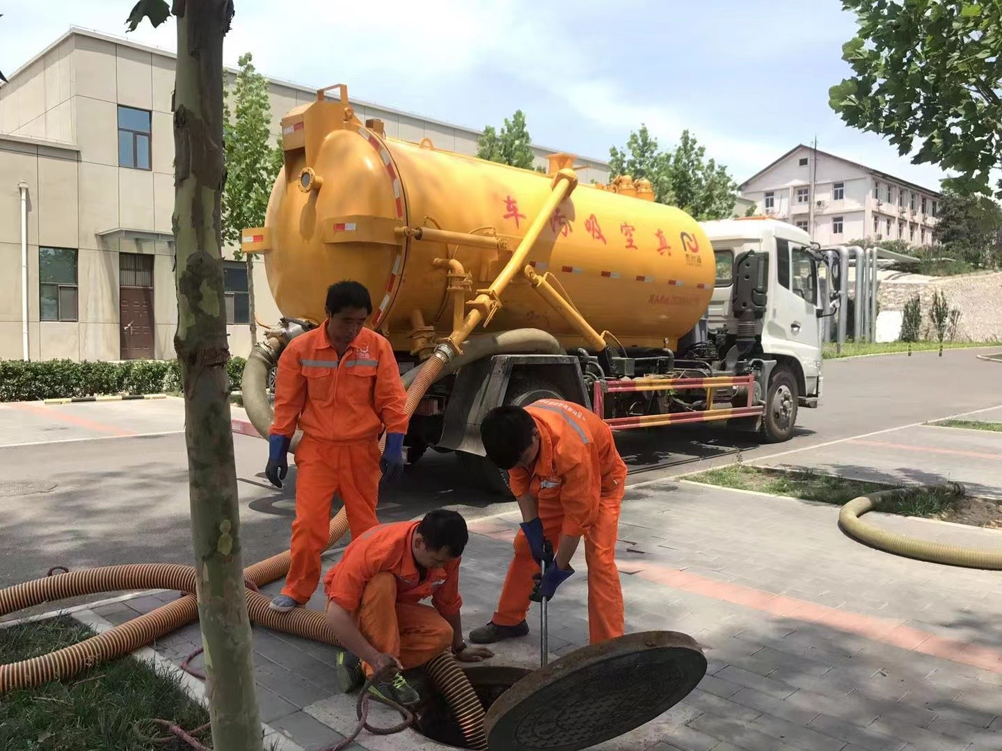 承留镇化粪池清理与5-8吨吸粪车施工效率分析